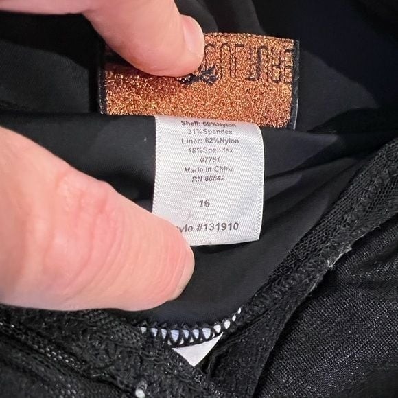 Stylish One Piece Underwire Swimsuit Size 16 - Picture 7 of 7